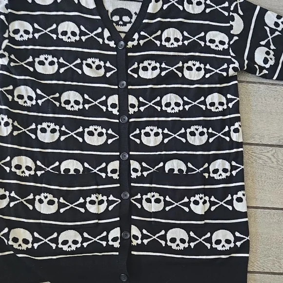 Hot Topic Black and White Cardigan Sweater with Geometric Patterns - Picture 4 of 7
